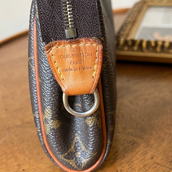 Louis Vuitton Eva Clutch - Picture 7 of 13